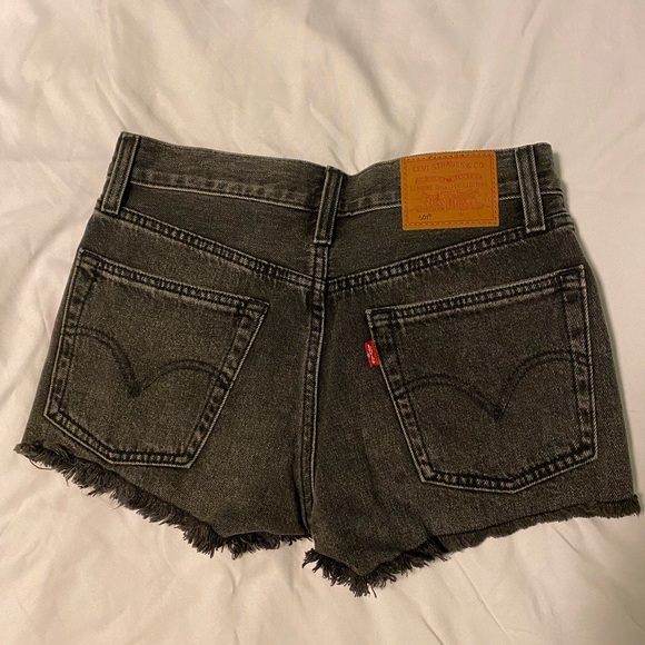 Levi’s 501 Black Shorts size 24 - Picture 1 of 2